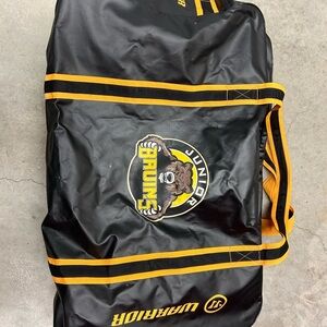 Warrior Polyester Hockey Bag – Junior Bruins Logo, 20" x 30" x 15"